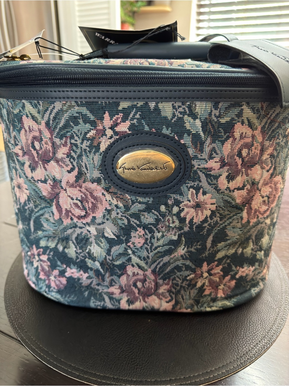 NWT Vintage Gloria Vanderbilt Floral Tapestry Train Case w/Keys & shoulder strap